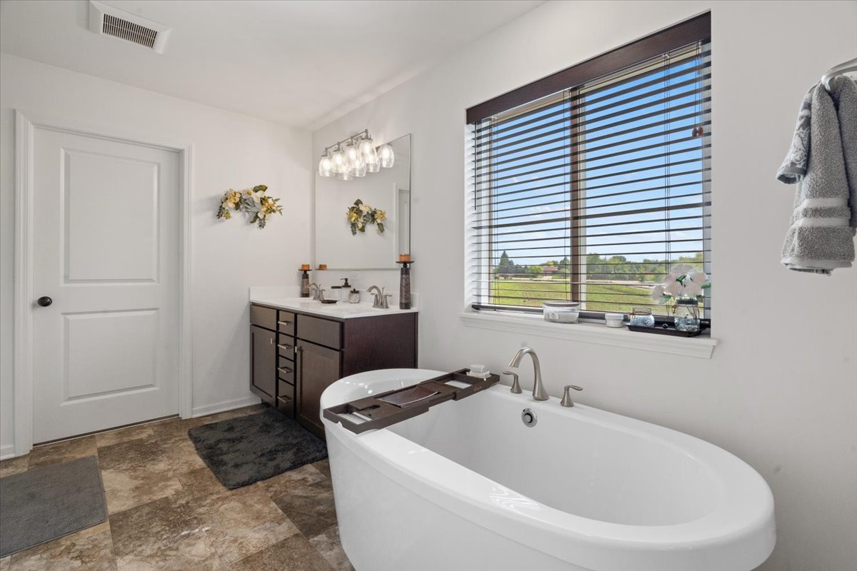 28609 Augusta Lane, Lakemoor, IL 60051