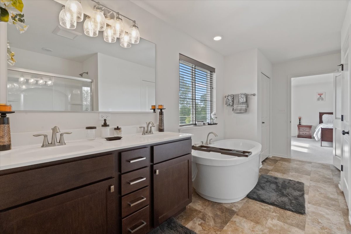 28609 Augusta Lane, Lakemoor, IL 60051