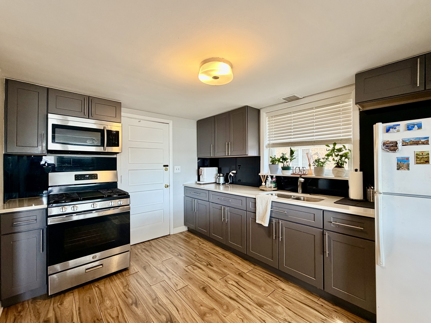 7238 W Crain Street #G, Niles, IL 60714