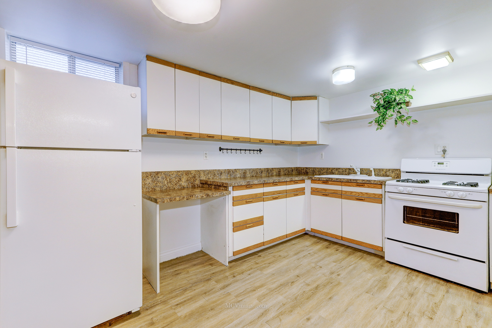 512 Porter Street #B, Lemont, IL 60439