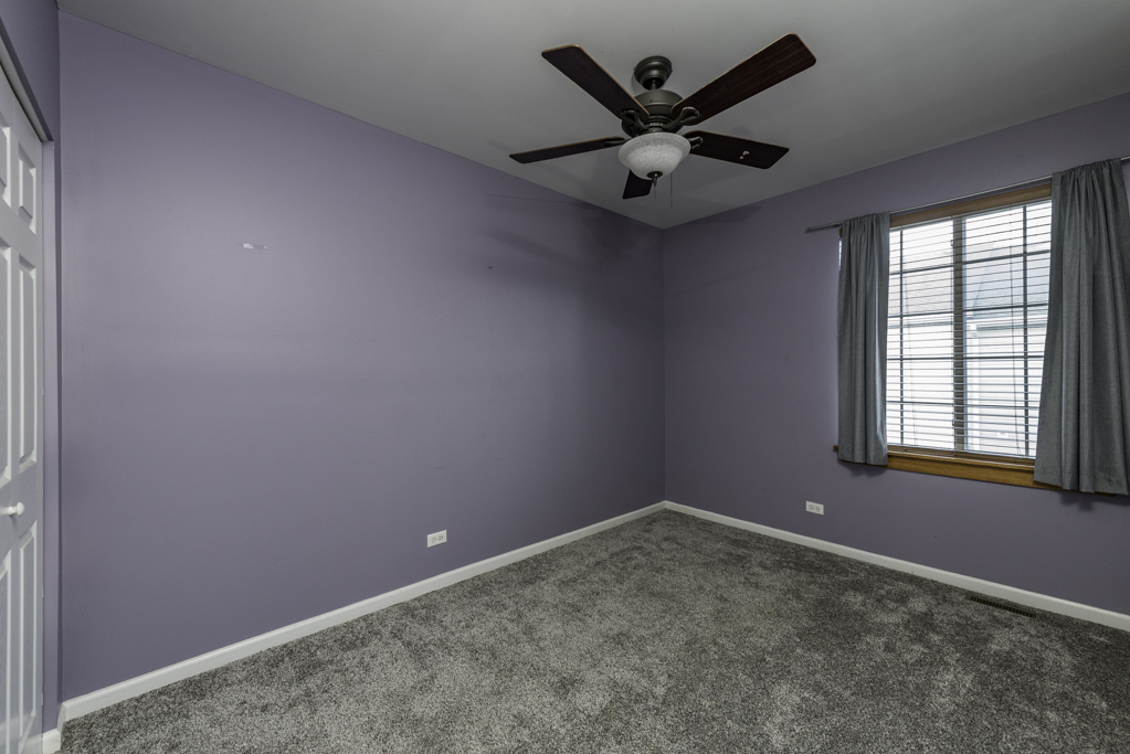 341 W Treehouse Lane #11-4, Round Lake, IL 60073