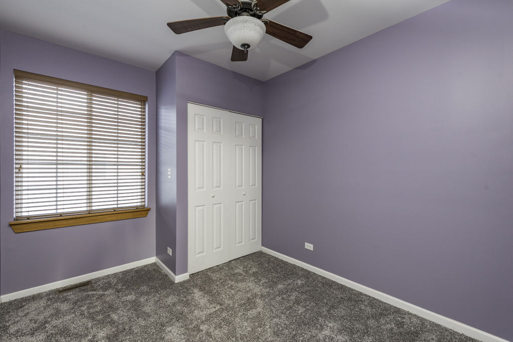 341 W Treehouse Lane #11-4, Round Lake, IL 60073