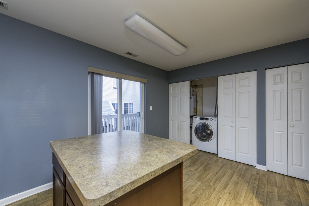 341 W Treehouse Lane #11-4, Round Lake, IL 60073