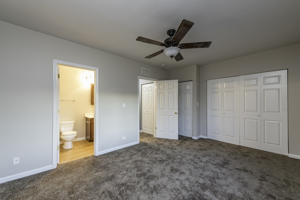 341 W Treehouse Lane #11-4, Round Lake, IL 60073