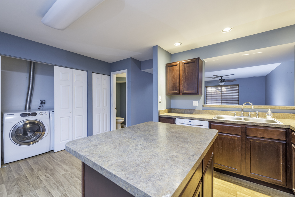 341 W Treehouse Lane #11-4, Round Lake, IL 60073