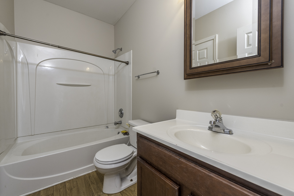 341 W Treehouse Lane #11-4, Round Lake, IL 60073