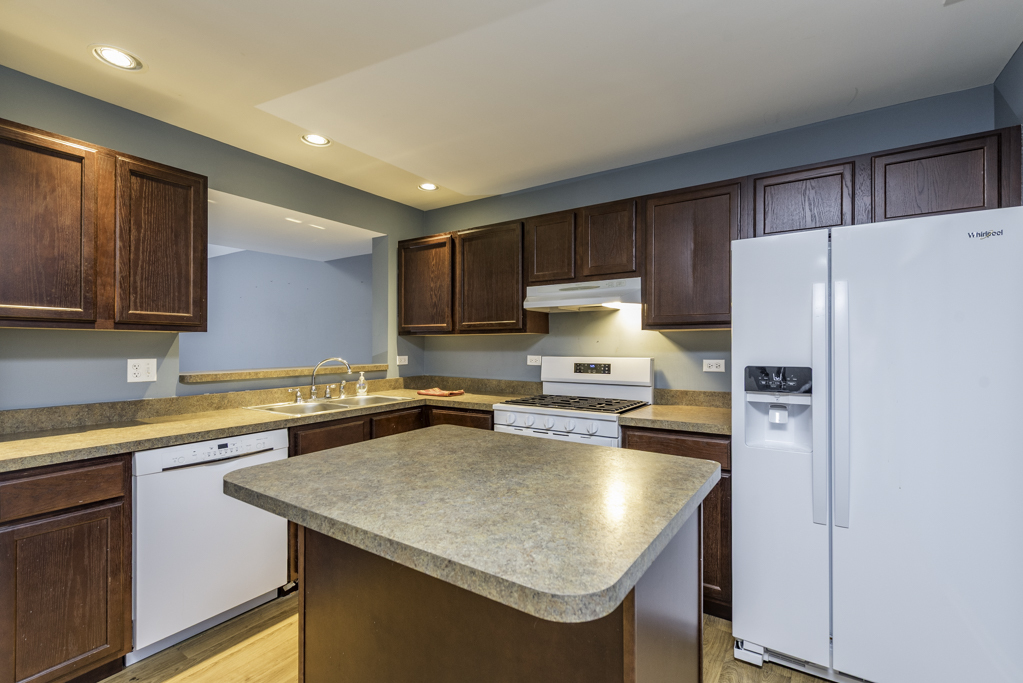 341 W Treehouse Lane #11-4, Round Lake, IL 60073