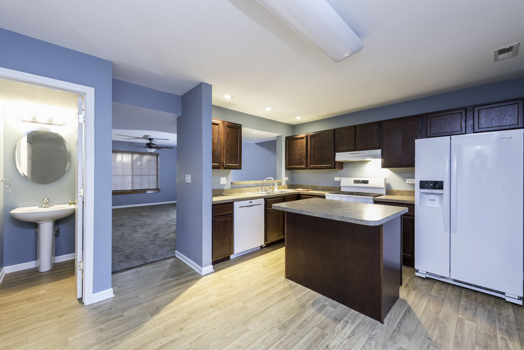 341 W Treehouse Lane #11-4, Round Lake, IL 60073