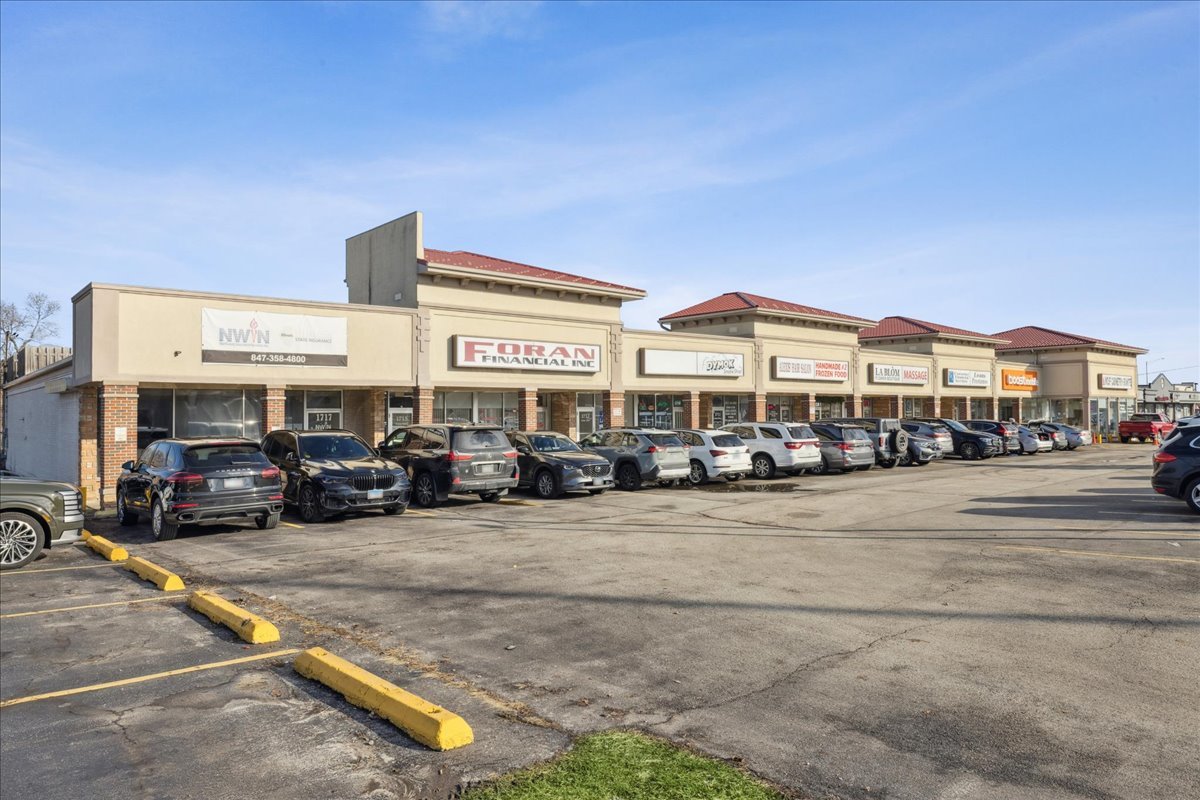 1717 N Rand Road, Palatine, IL 60074