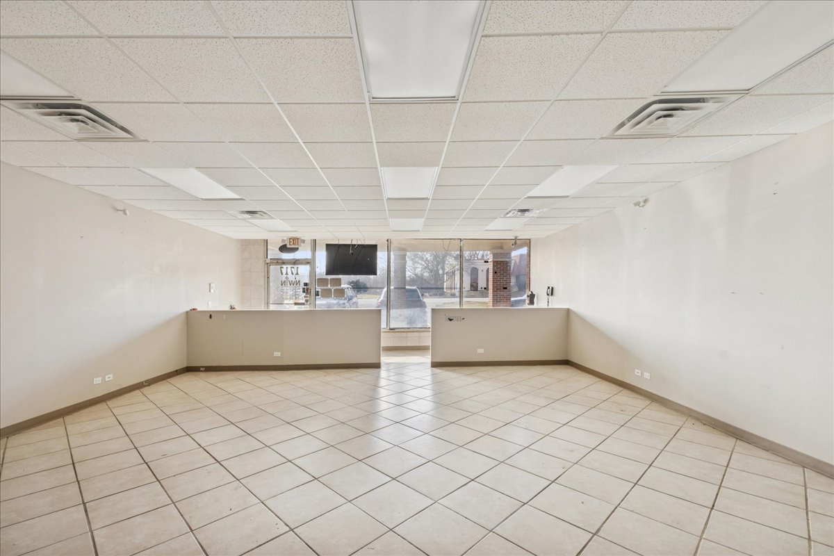 1717 N Rand Road, Palatine, IL 60074