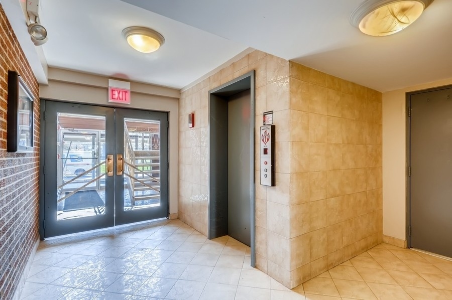 2206 S Goebbert Road #409, Arlington Heights, IL 60005