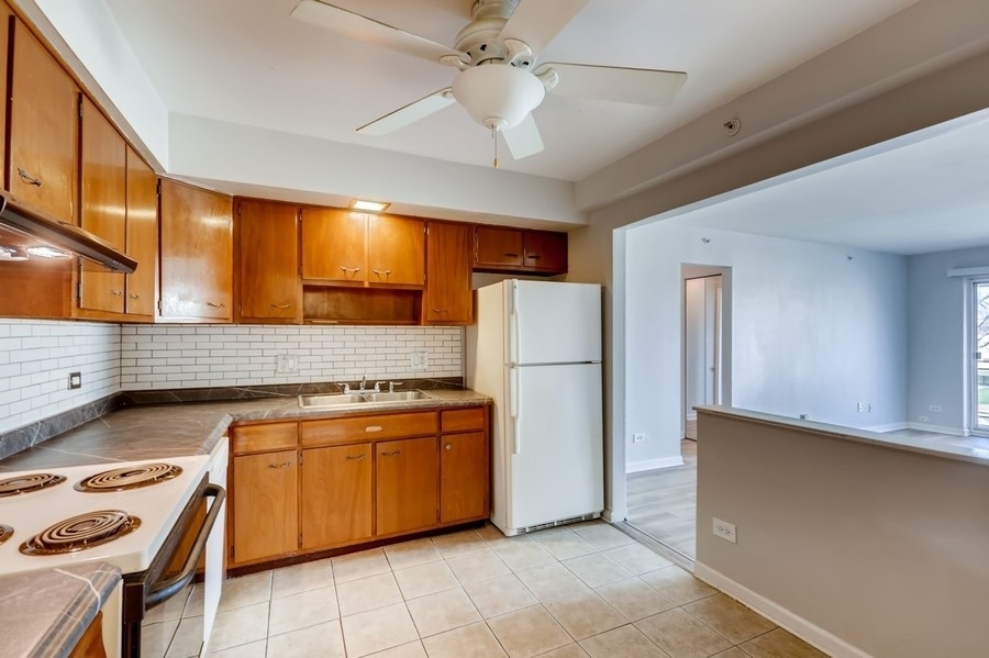 2206 S Goebbert Road #409, Arlington Heights, IL 60005