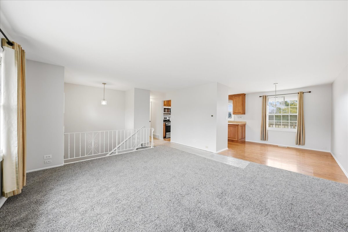 1022 White Bridge Lane, Hanover Park, IL 60133