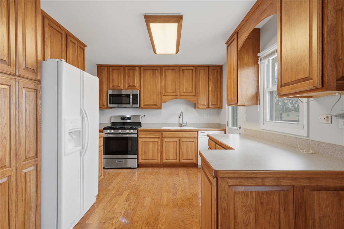 1022 White Bridge Lane, Hanover Park, IL 60133