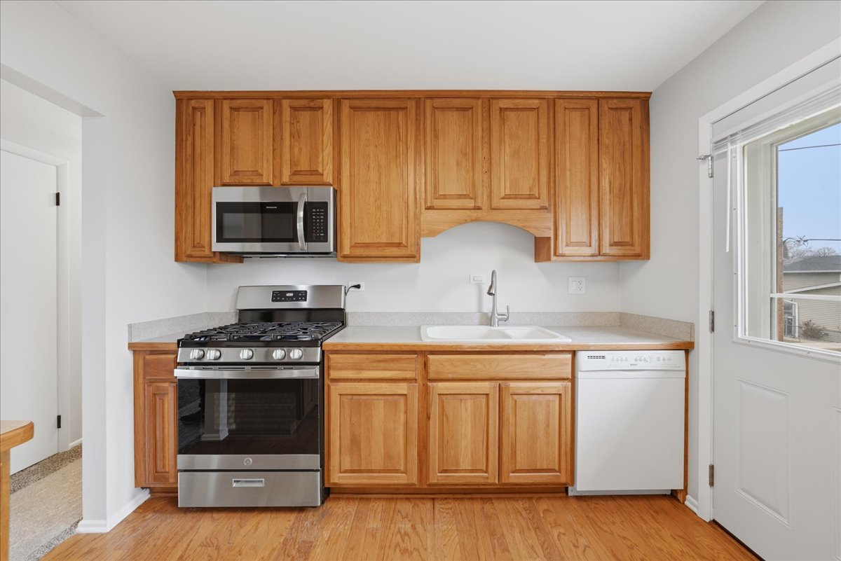 1022 White Bridge Lane, Hanover Park, IL 60133