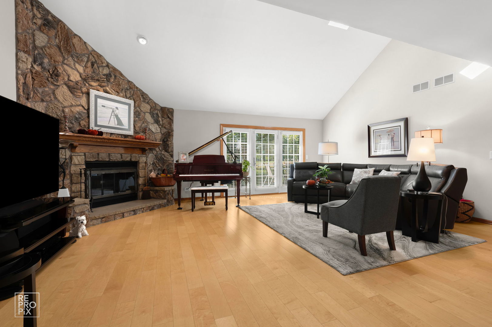 544 Philip Drive, Bartlett, IL 60103