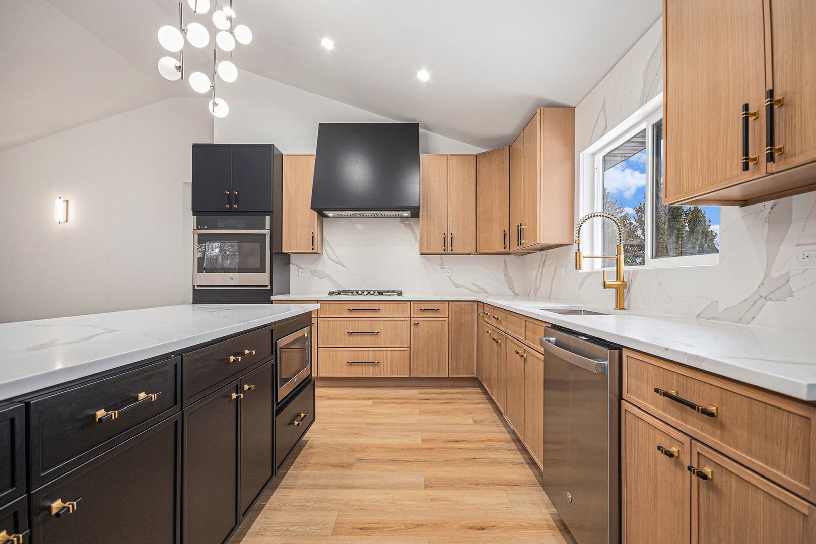 1430 Holland Place, Downers Grove, IL 60515