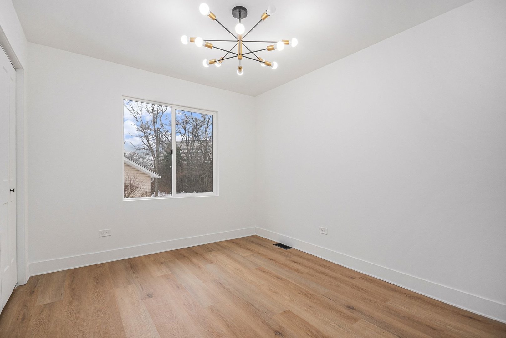 1430 Holland Place, Downers Grove, IL 60515