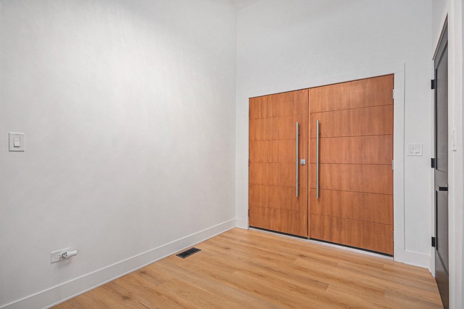 1430 Holland Place, Downers Grove, IL 60515