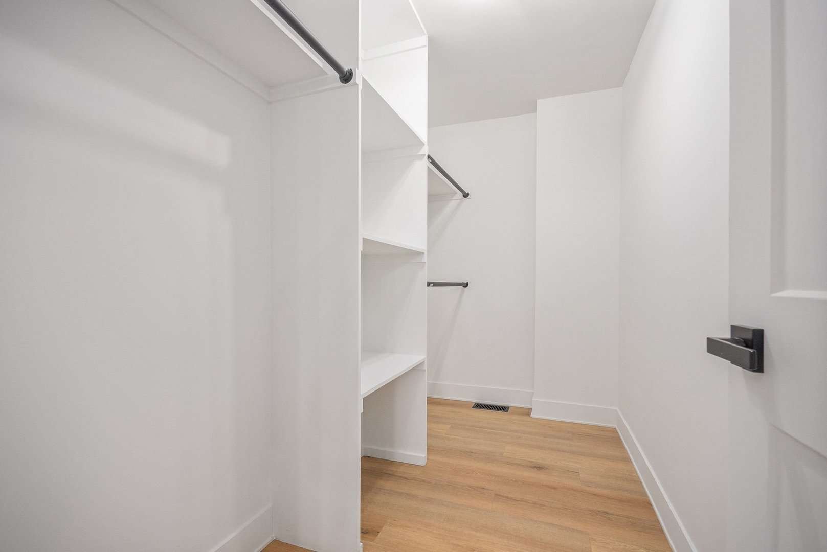 1430 Holland Place, Downers Grove, IL 60515