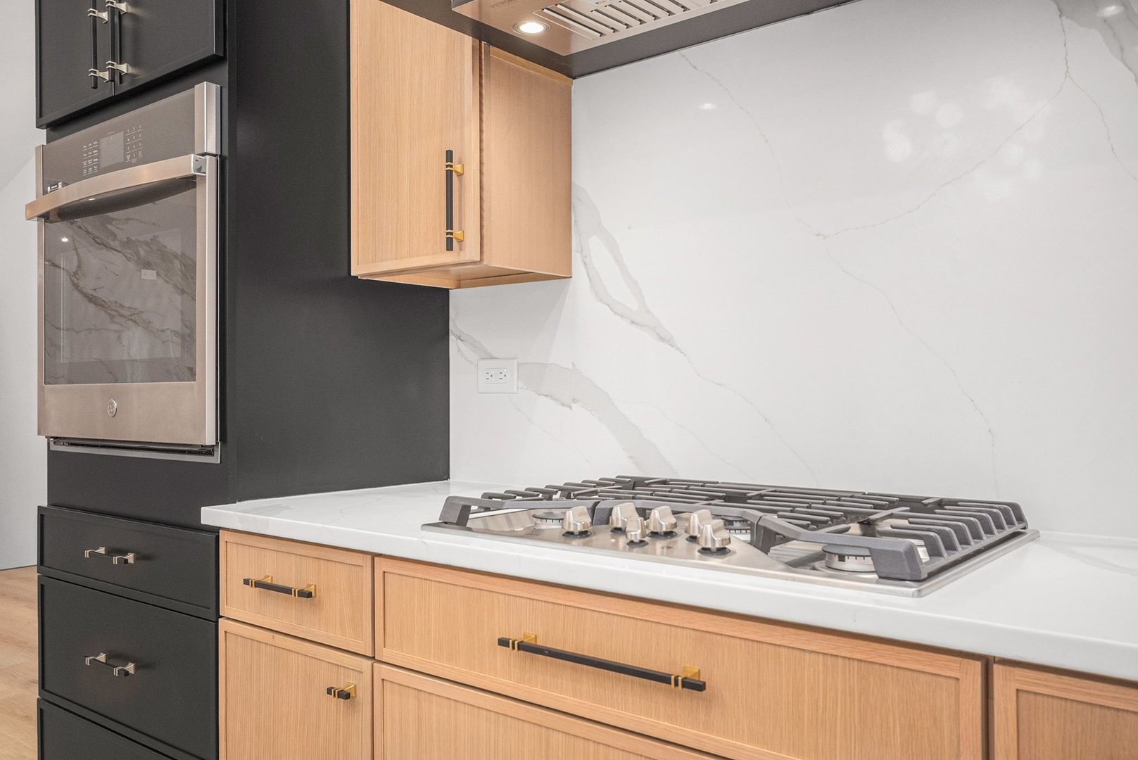 1430 Holland Place, Downers Grove, IL 60515