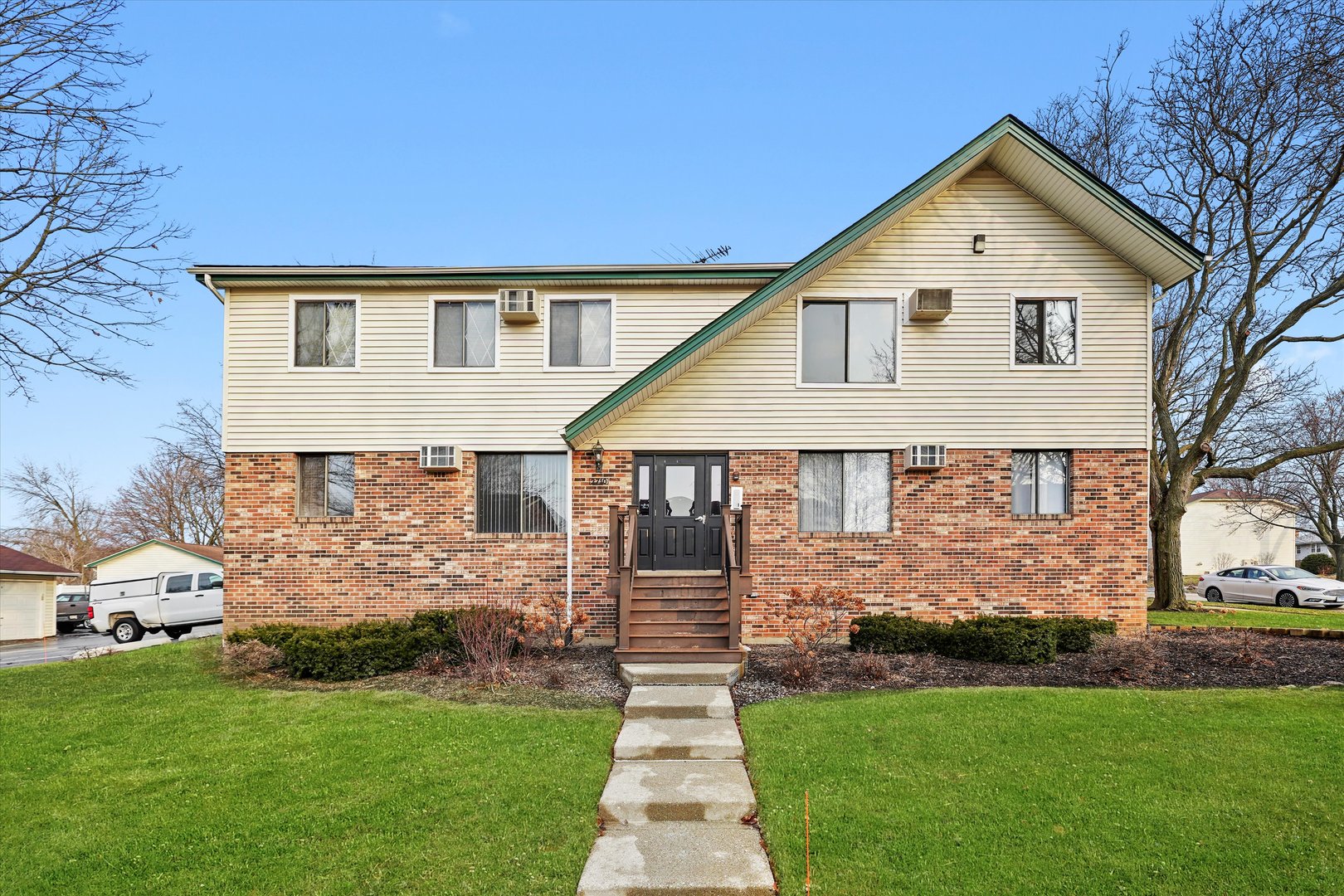 2710 Northcreek Drive #1804, Woodridge, IL 60517