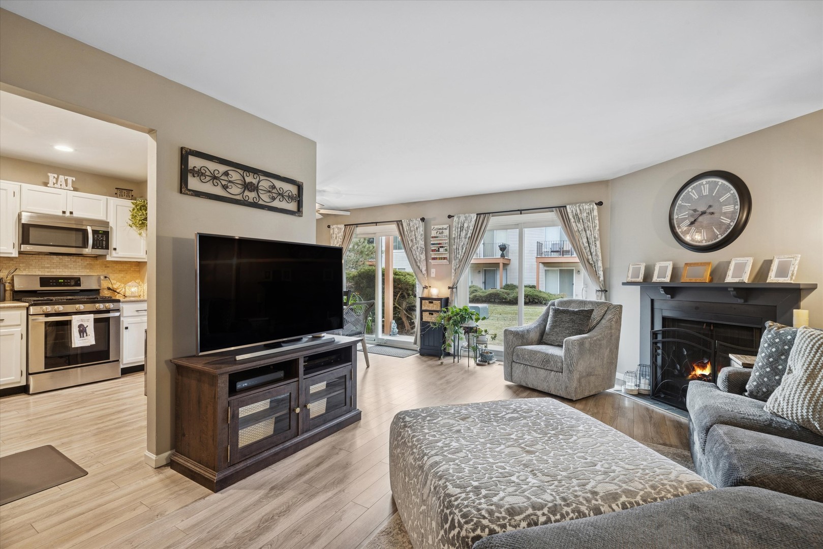 7030 Park Lane Court #101, Woodridge, IL 60517