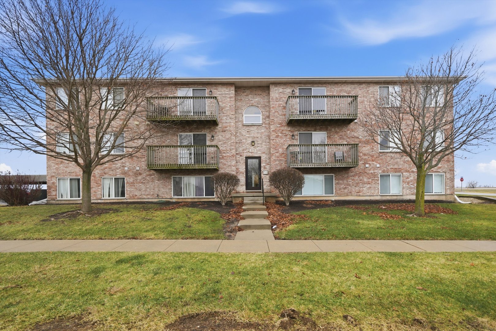 575 N Strack Street #302, Cortland, IL 60112