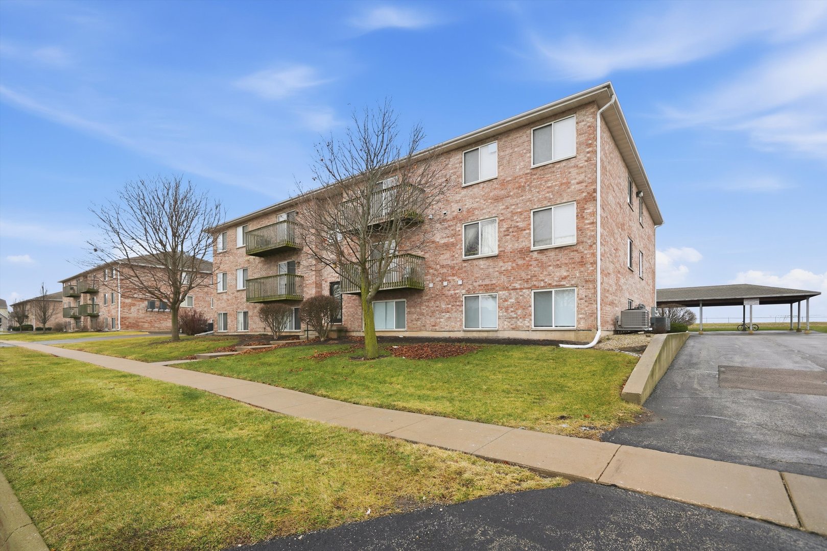 575 N Strack Street #302, Cortland, IL 60112