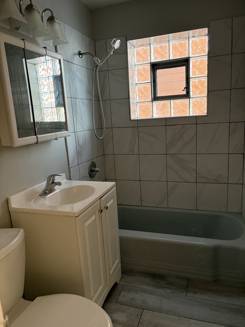 16 W Terrace Street #1S, Villa Park, IL 60181