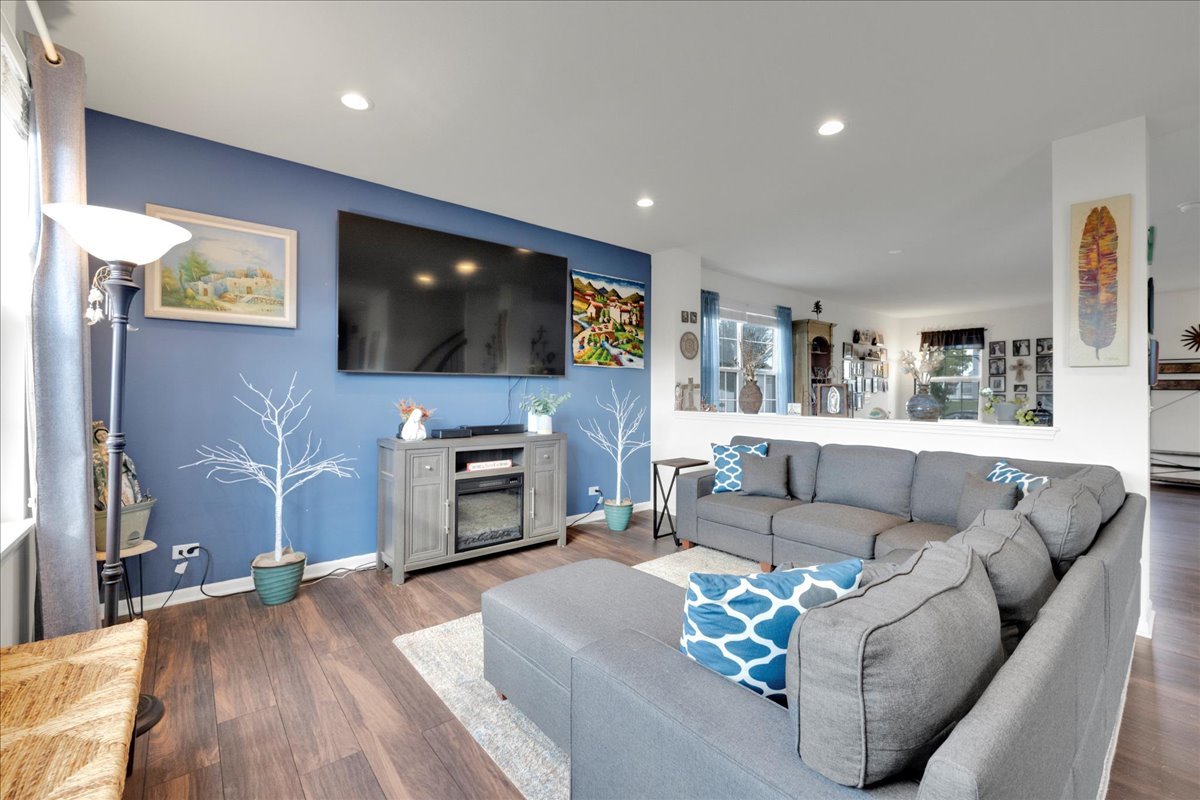 435 Fawn Drive, Oswego, IL 60543