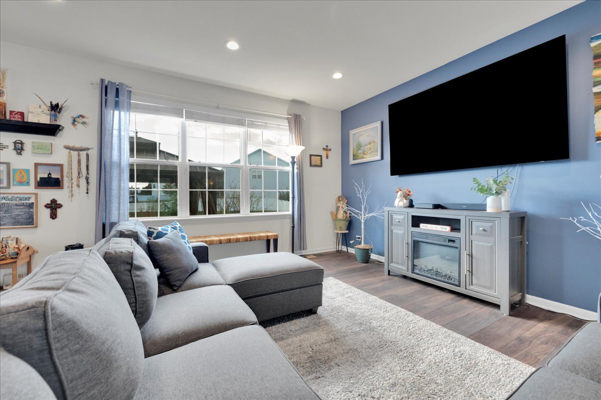 435 Fawn Drive, Oswego, IL 60543