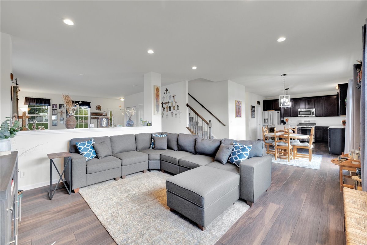 435 Fawn Drive, Oswego, IL 60543