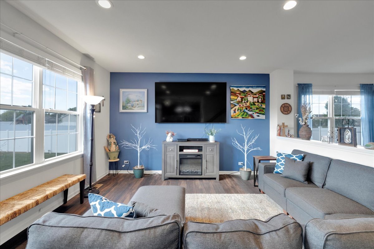 435 Fawn Drive, Oswego, IL 60543