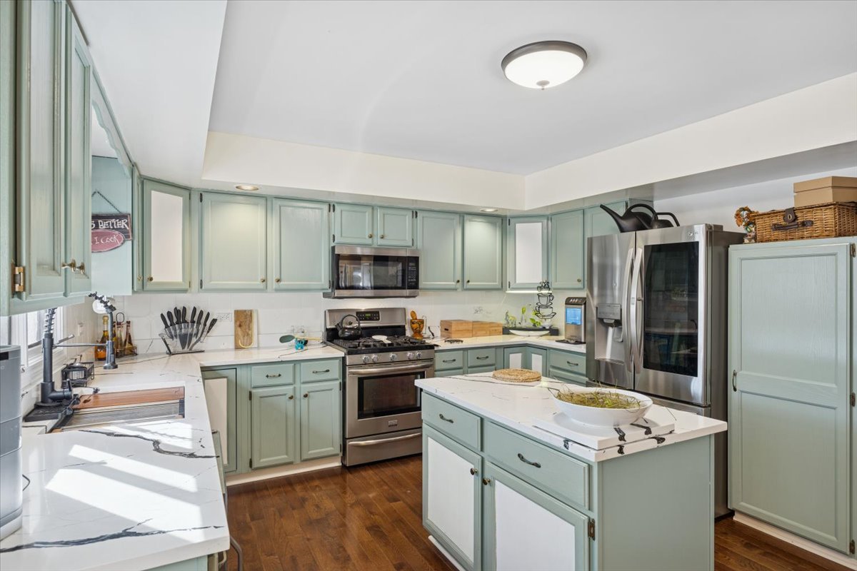 18311 Holland Road, Lansing, IL 60438