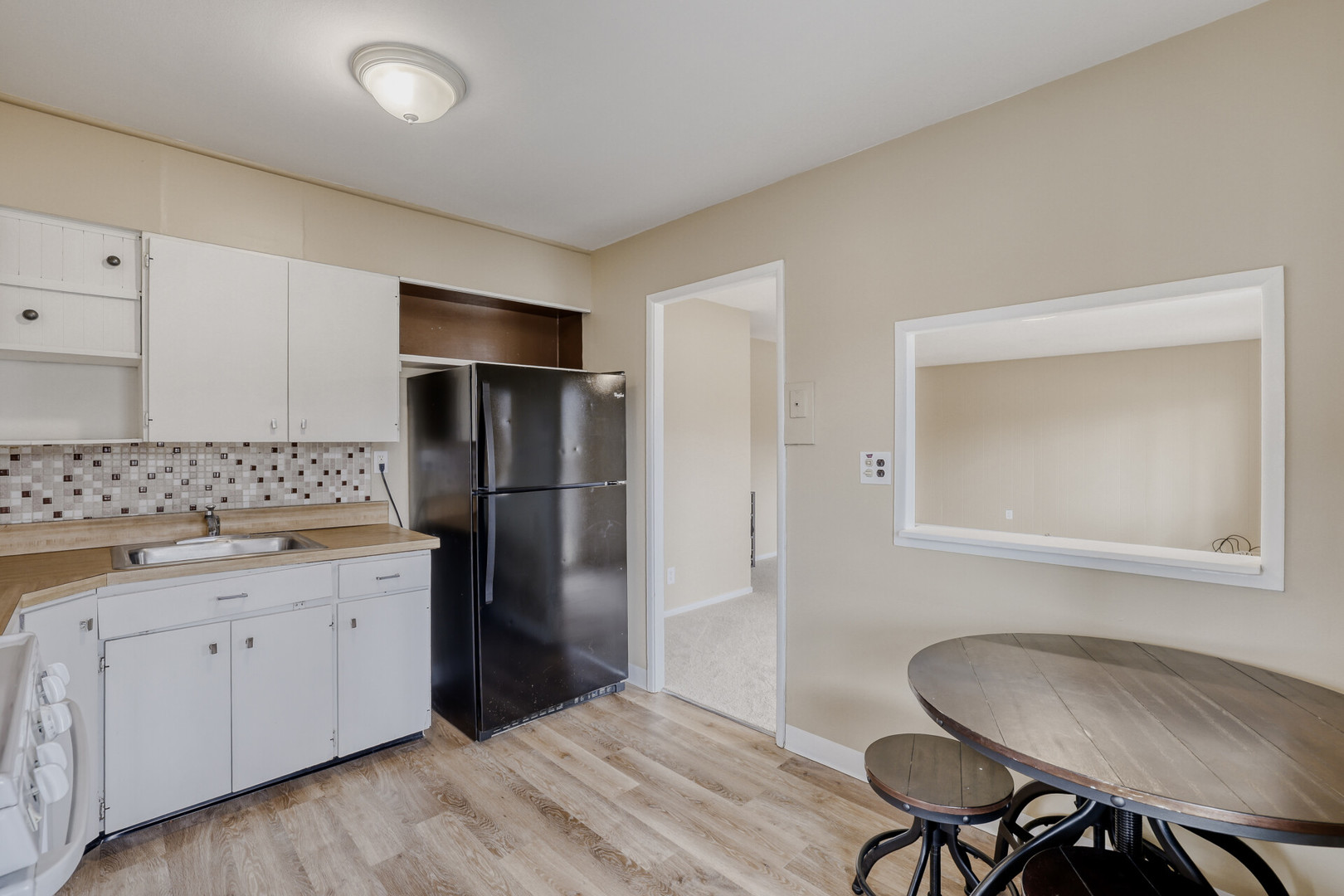 17 S Bartlett Road, Streamwood, IL 60107