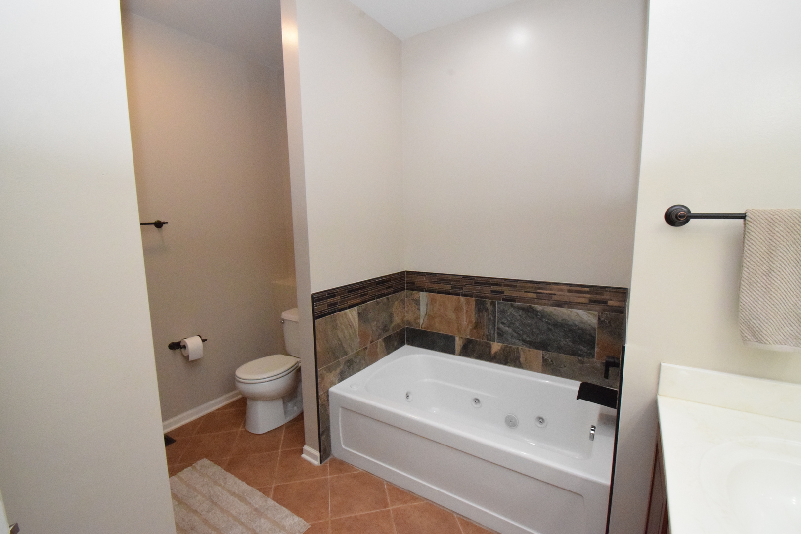 600 Countryfield Lane, Elgin, IL 60120