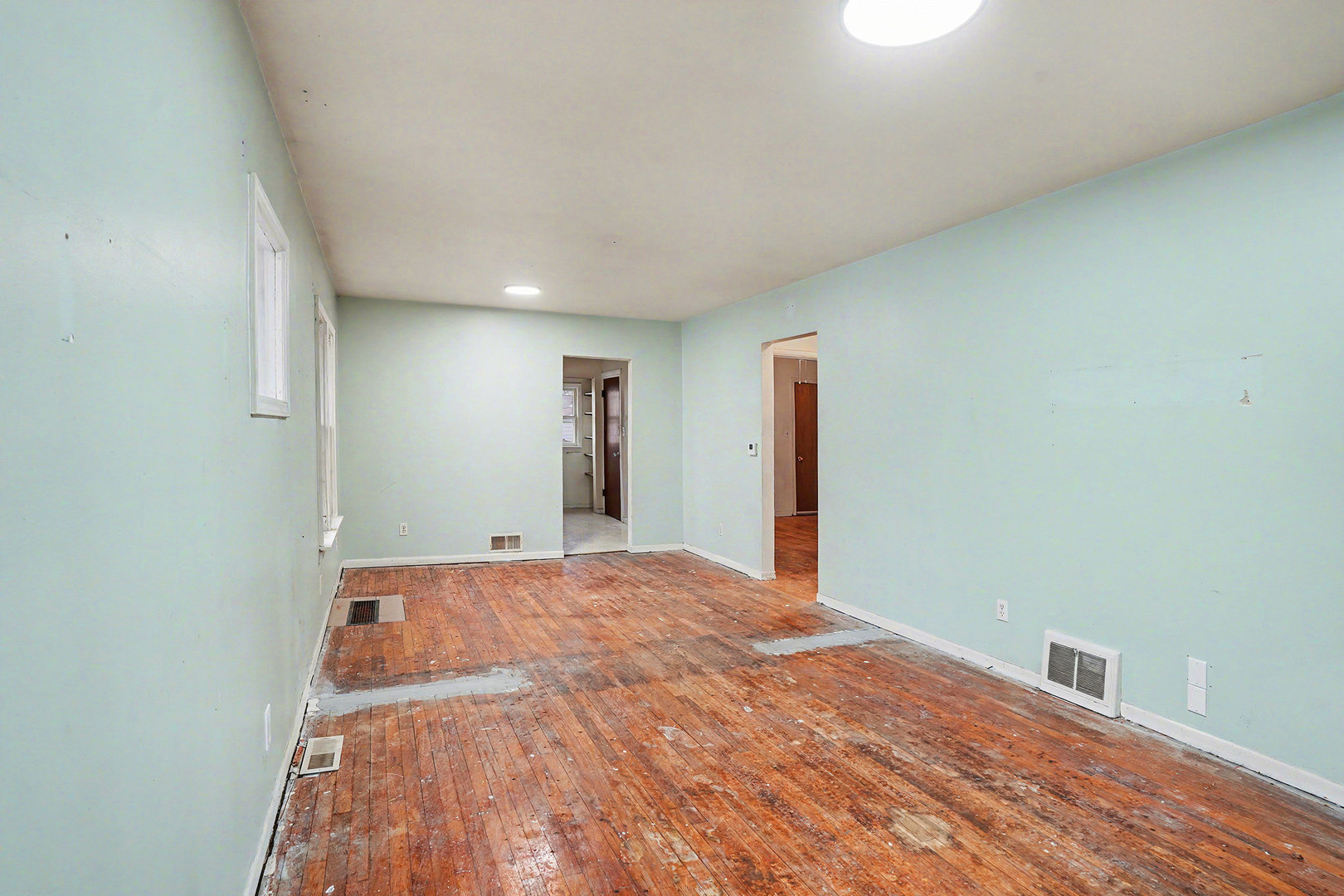 143 E Division Street, Villa Park, IL 60181