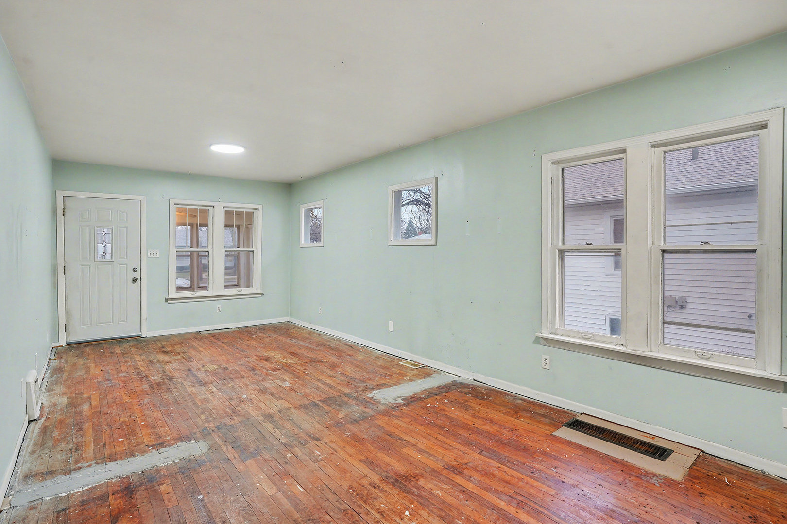 143 E Division Street, Villa Park, IL 60181