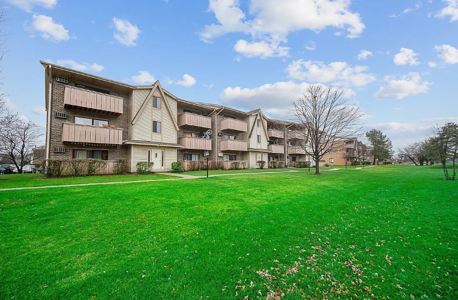 4 Echo Court #9, Vernon Hills, IL 60061