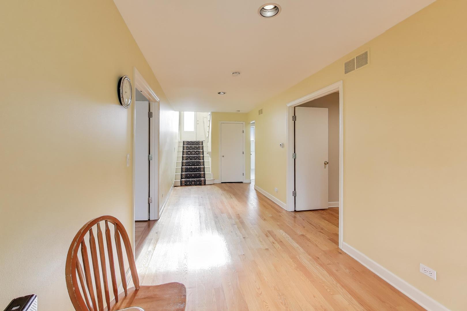 211 Briarwood Pass, Oak Brook, IL 60523