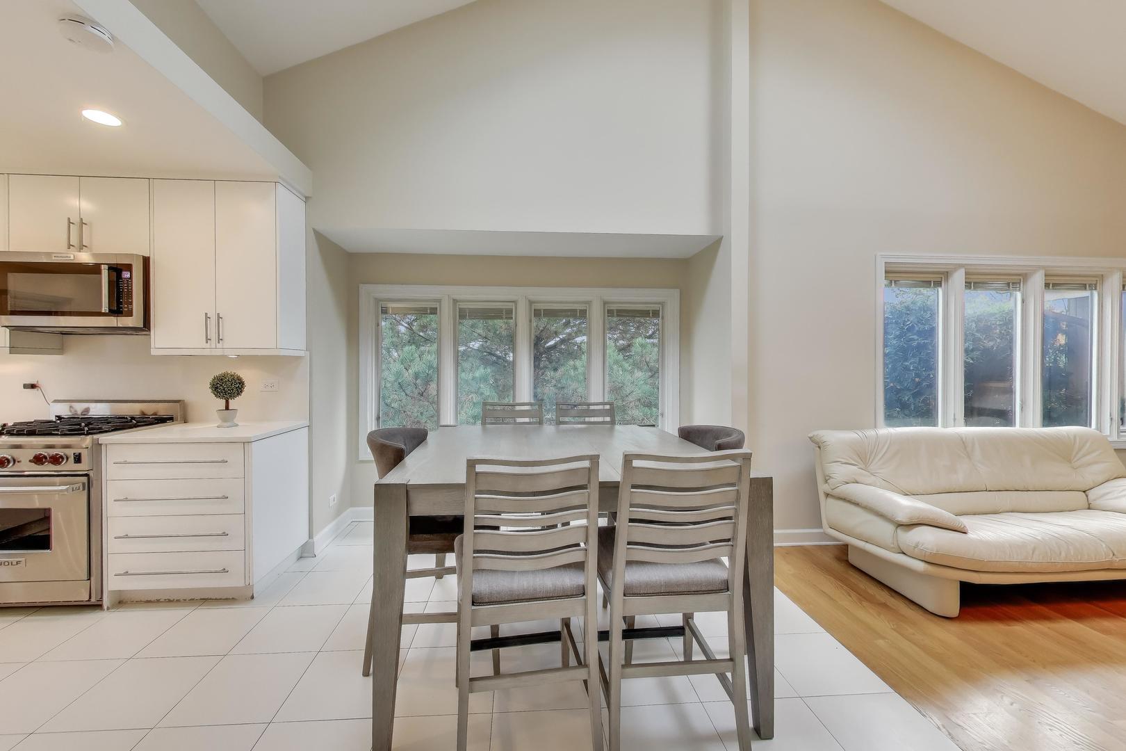 211 Briarwood Pass, Oak Brook, IL 60523