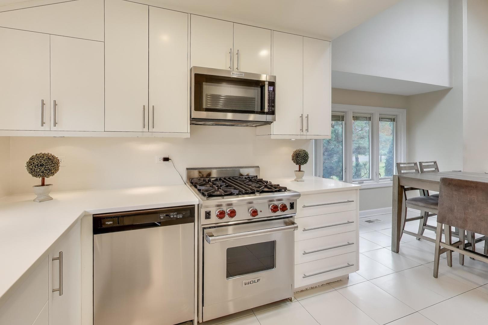 211 Briarwood Pass, Oak Brook, IL 60523