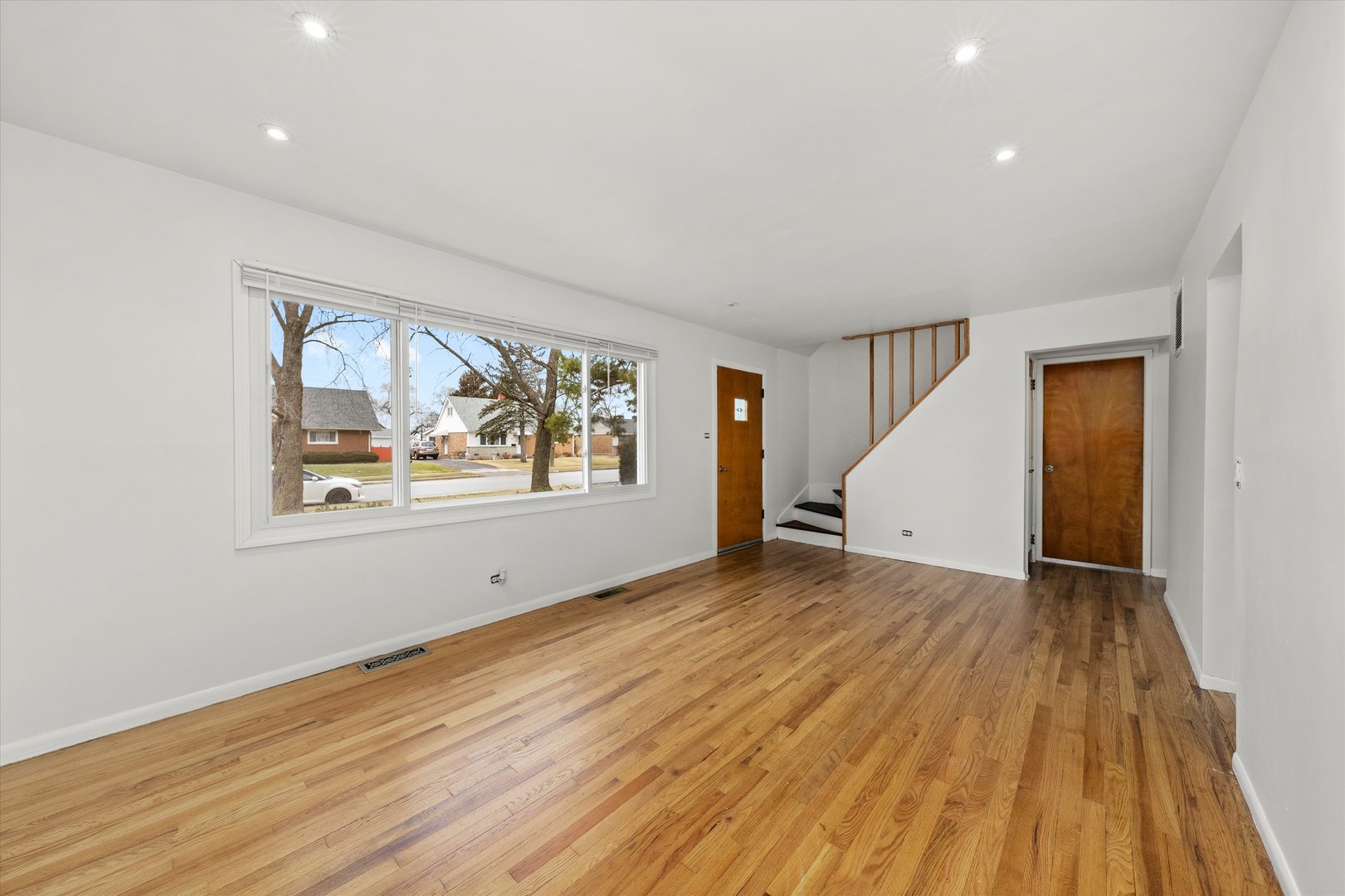 8719 Olympic Drive, Bridgeview, IL 60455