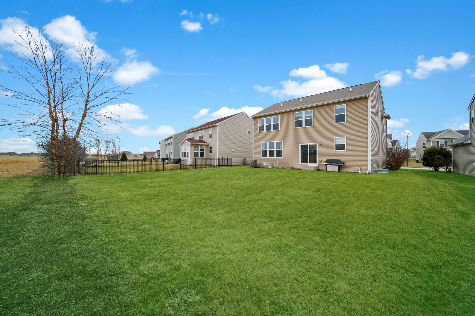 4255 FRASER Circle, Naperville, IL 60564