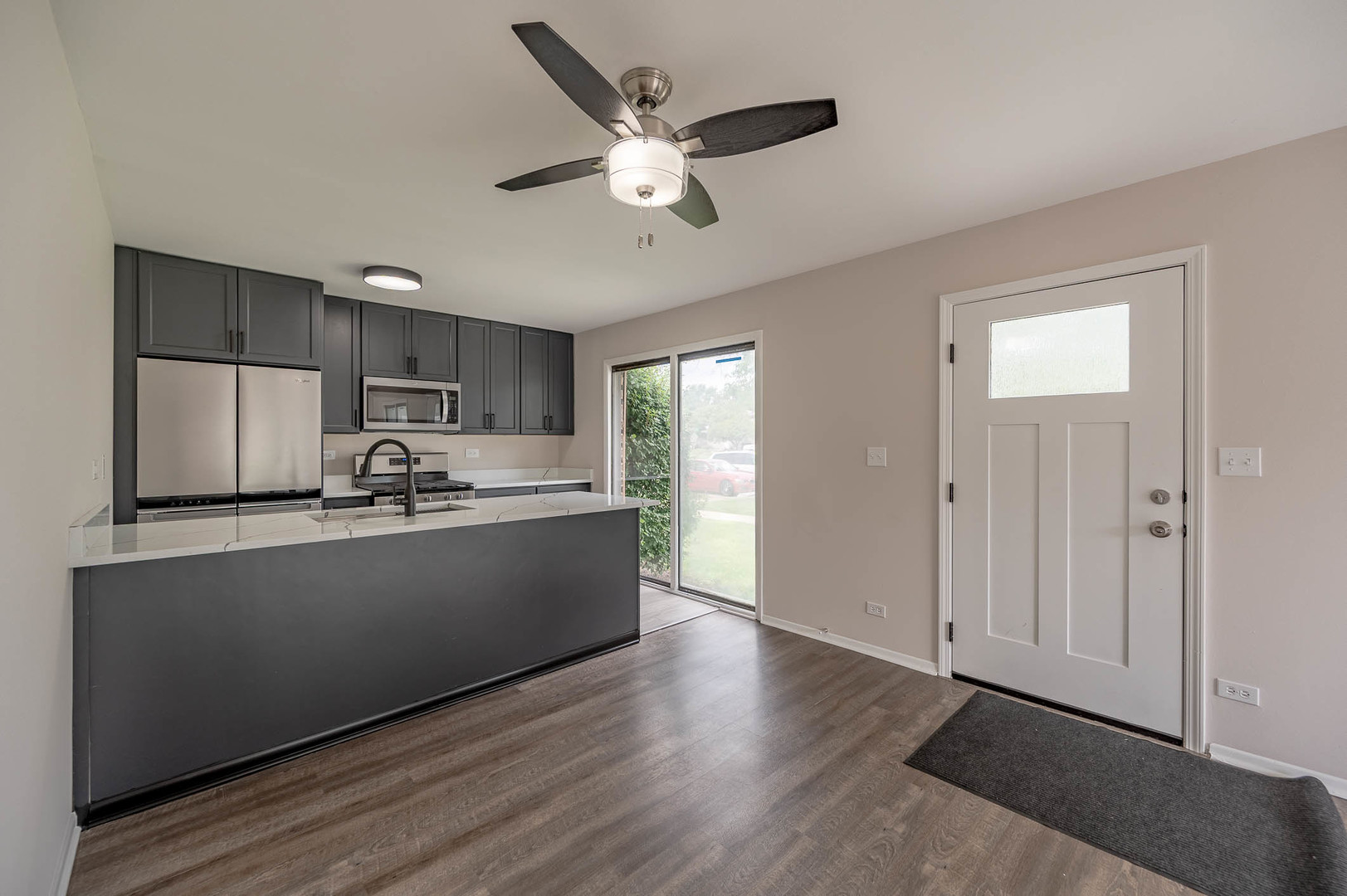 2S739 Winchester Circle #1, Warrenville, IL 60555