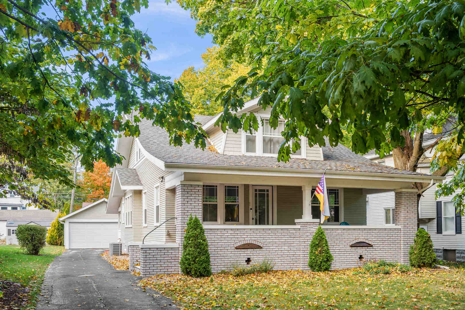 1906 E Taylor Street, Bloomington, IL 61701