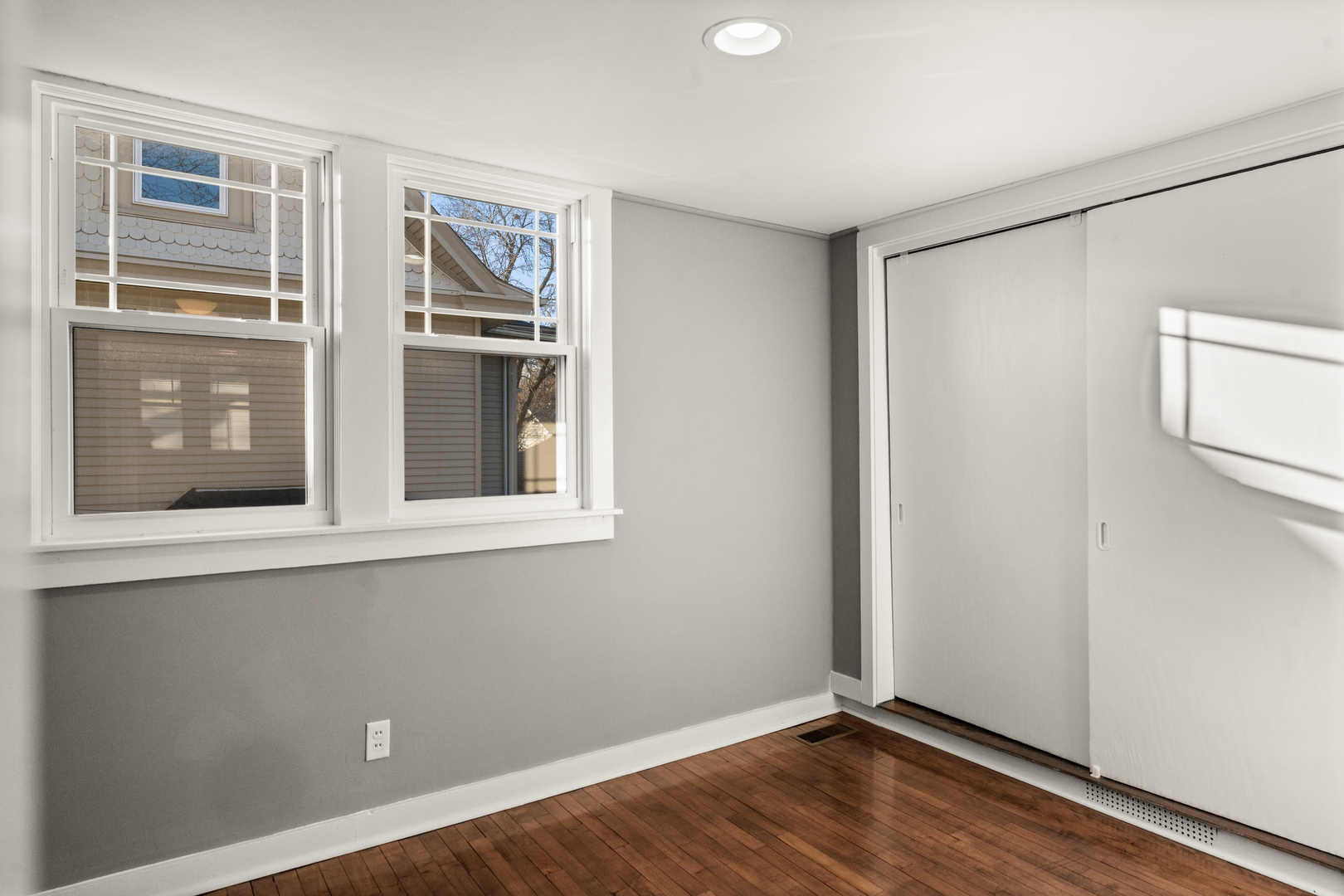 1906 E Taylor Street, Bloomington, IL 61701