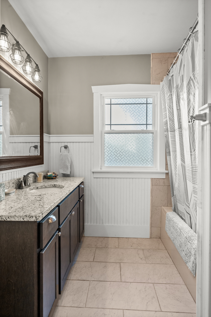 1906 E Taylor Street, Bloomington, IL 61701