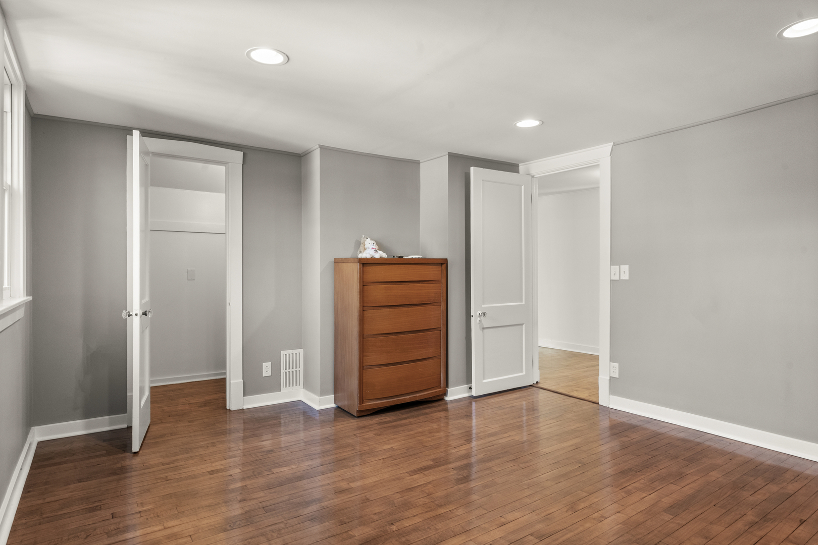 1906 E Taylor Street, Bloomington, IL 61701